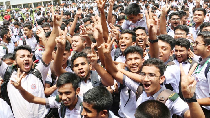 এসএসসির ফলাফল: পাসের হার ৬৮.৪৫ শতাংশ, জিপিএ-৫ কমেছে ৪৩ হাজার ৯৭ জন