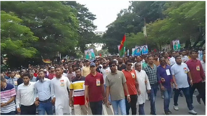 জিয়াউর রহমানের সমাধিতে যুবদল ঢাকা মহানগর দক্ষিণের শ্রদ্ধা নিবেদন