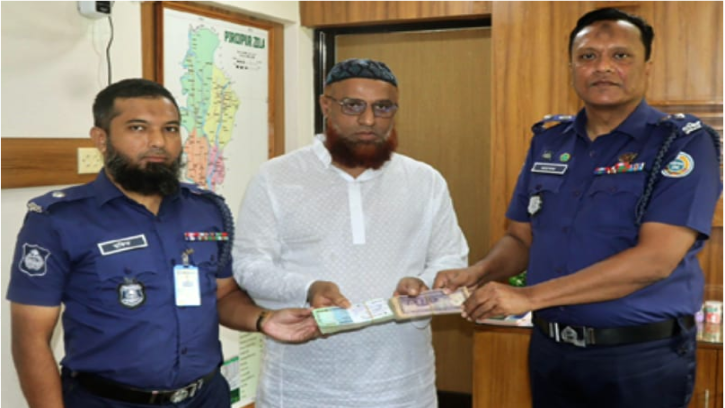 পিরোজপুরে ডিজিটাল প্রতারণার টাকা উদ্ধার করে দিল পুলিশ