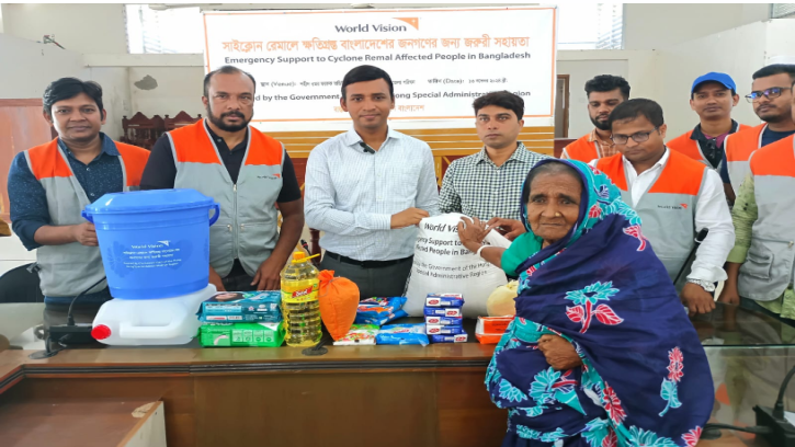 পিরোজপুরে রেমালে ক্ষতিগ্রস্ত ৪০৬৫ পরিবারের মাঝে ত্রাণ কার্যক্রমের উদ্বোধন