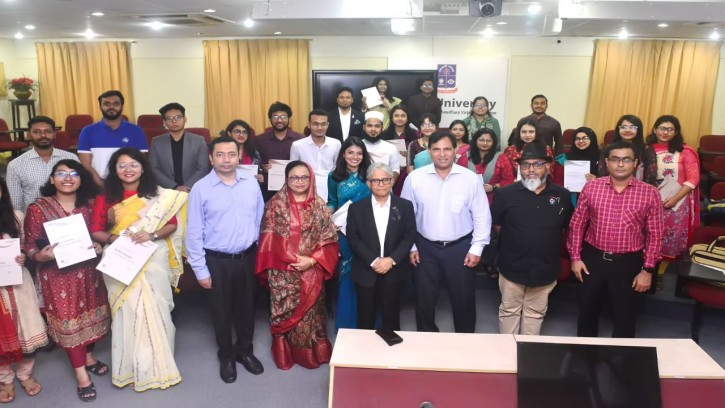 ইন্টারন্যাশনাল অ্যাওয়ার্ড পেলেন ঢাবি’র ৩৬ শিক্ষার্থী