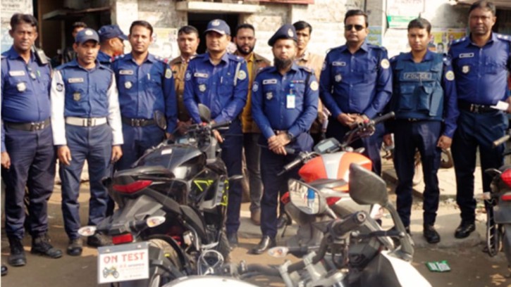 পিরোজপুরে অবৈধ মোটর সাইকেল আটক অভিযান