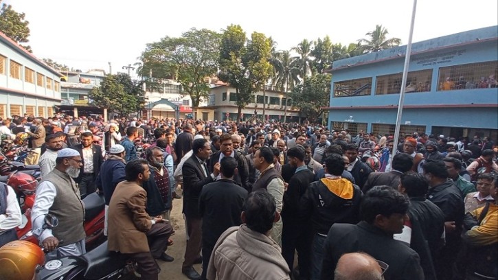 শিবগঞ্জে শিক্ষা কর্মকর্তার অসদাচরণ : প্রশিক্ষণ বর্জন করে শিক্ষকদের আন্দোলন