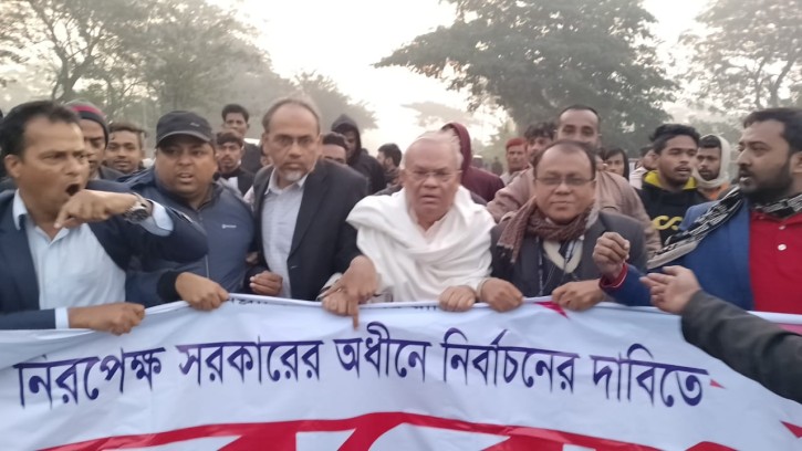 অবরোধ সফলে কুমিল্লায় রিজভীর নেতৃত্বে মিছিল