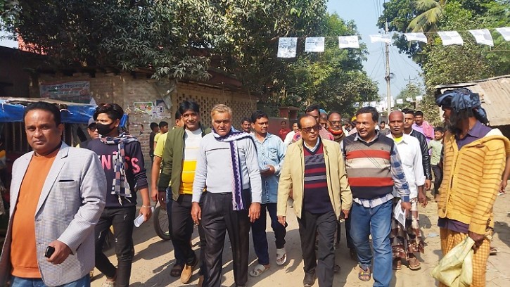 শিবগঞ্জে নৌকার প্রার্থী কোণঠসা, স্বতন্ত্র প্রার্থীর প্রচারে তৃণমুল নেতাকর্মী