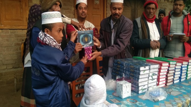 শিবগঞ্জে দশভাইয়া ফাউন্ডেশনের আয়োজনে বিজয়দিবসের পুরস্কার বিতরনী ও কোরান প্রদান