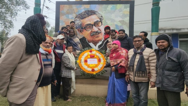 শিবগঞ্জে মুজিব মুর‌্যালে ডা. শিমুল এমপির শ্রদ্ধা নিবেদন