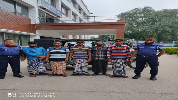 চাঁপাইনবাবগঞ্জে আন্ত জেলা চোর চক্রের ৫ সদস্য গ্রেপ্তার