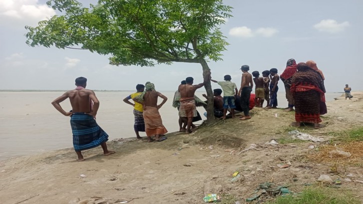 চাঁপাইনবাবগঞ্জে তীব্র হচ্ছে পদ্মার ভাঙ্গন, বিলীন হচ্ছে বাড়িঘর ও ফসলী জমি
