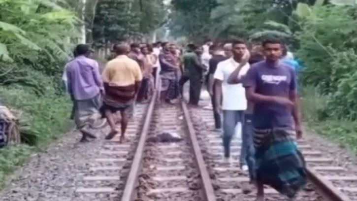 পাঁচবিবিতে ট্রেনে কাটা পড়ে মা ও ছেলে নিহত