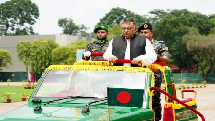 গাজীপুরে আনসার ভিডিপি একাডেমিতে কুচকাওয়াজ অনুষ্ঠানে স্বরাষ্ট্রমন্ত্রী
