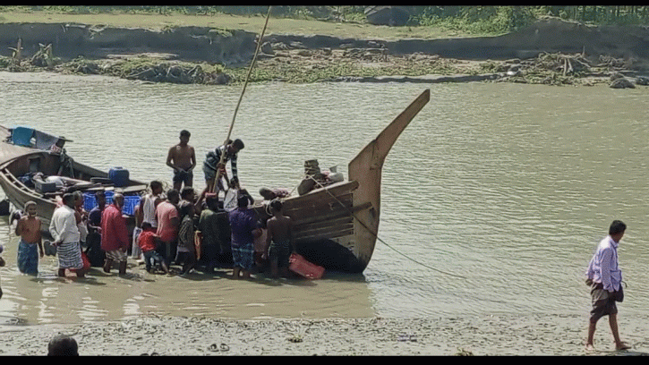 কমলনগরে নিষেধাজ্ঞা উপেক্ষা করে চলছে মাছ ধরা ও বেচাকেনা