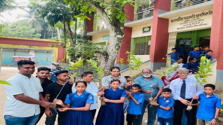 শিবালয়ে প্রতীকী যুব ধর্মঘট ও শিক্ষার্থীদের মাঝে চারা বিতরণ