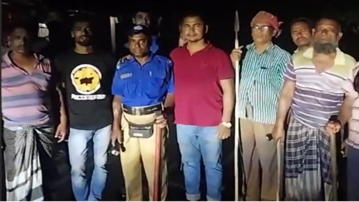 মাটিভাঙ্গায় হিন্দু সম্প্রদায়ের মন্দির ও সাধারণ মানুষের ঘর পাহারা দিচ্ছে একটি টিম