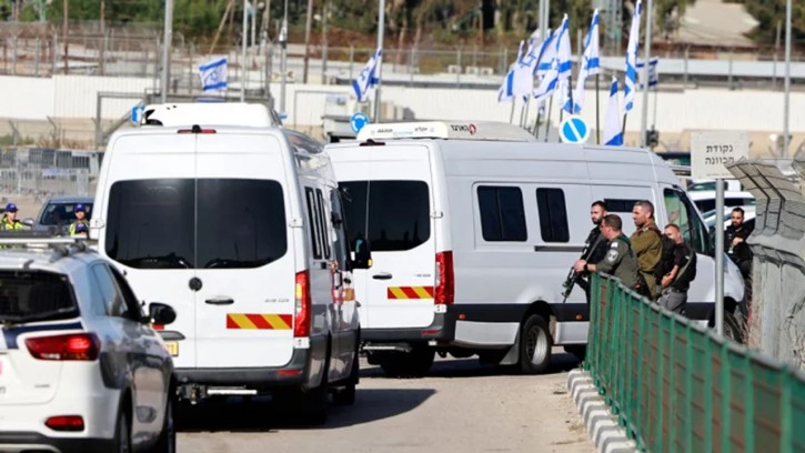 ইসরায়েলের কারাগার থেকে মুক্তি পেলেন ৩৯ ফিলিস্তিনি