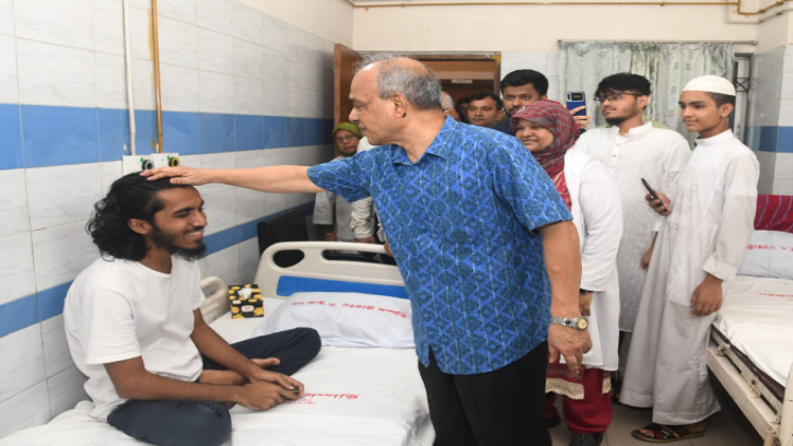 আহতদের চিকিৎসায় সরকার সব ধরনের সহযোগিতা করবে: স্বরাষ্ট্র উপদেষ্টা 