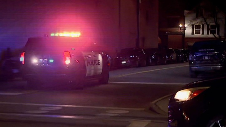 যুক্তরাষ্ট্রে বন্দুক হামলায় ১৬ জন নিহত