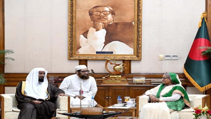 প্রধানমন্ত্রীর সঙ্গে পবিত্র মসজিদে নববী ইমামের সাক্ষাৎ