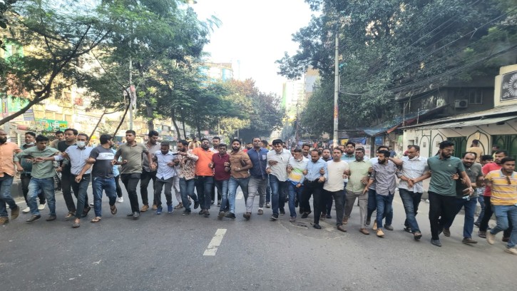 অবরোধ সমর্থনে বিভিন্ন এলাকায় বিএনপি-জামায়াতের বিক্ষোভ