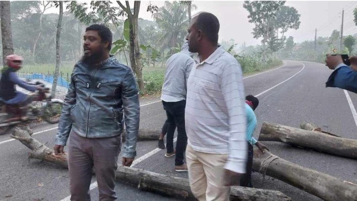 অবরোধের দ্বিতীয় দিনে পিরোজপুরে বিক্ষোভ