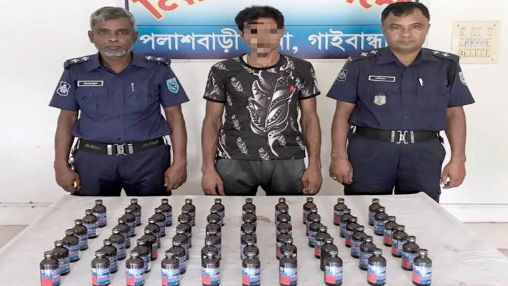 পলাশবাড়ীতে ৬০ বোতল ফেনসিডিলসহ মাদক কারবারী আটক