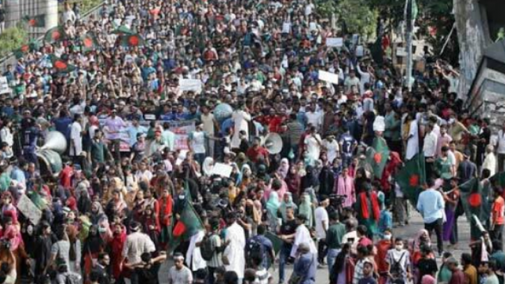 আজ গণসংযোগ, বুধবার সর্বাত্মক অবরোধ কোটাবিরোধীদের