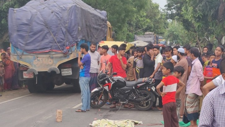 শিবগঞ্জে ট্রাকের চাকায় পিষ্ট হয়ে শিশু নিহত