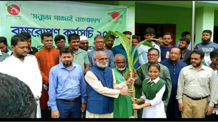 পিরোজপুরে প্রকৃতি ও জীবন ক্লাবের উদ্যোগে বৃক্ষ রোপণ ও গাছের চারা বিতরণ