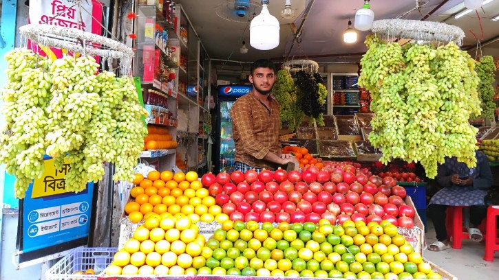 ইফতার তালিকায় বাদ পড়ছে ফল, দ্বিগুণ দামের কারণে