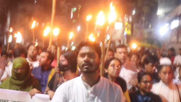 নেতাকর্মীদের ওপর হামলার প্রতিবাদে গণঅধিকার পরিষদের মশাল মিছিল