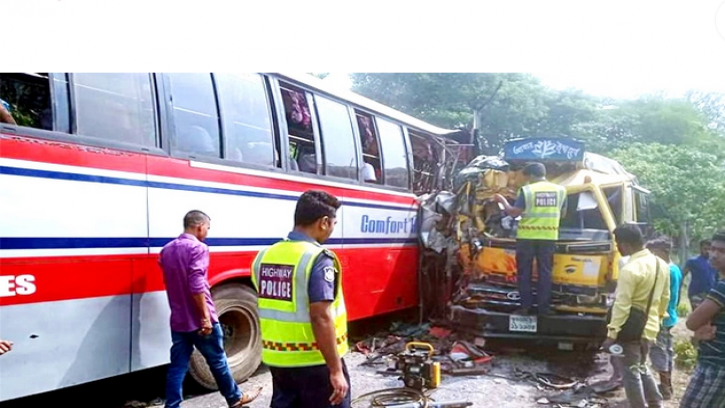 বাগেরহাটে বাস-ট্রাক সংঘর্ষে শিশুসহ নিহত ৩