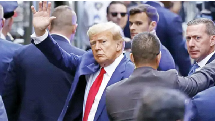 গ্রেপ্তারের পর মুক্ত ডোনাল্ড ট্রাম্প