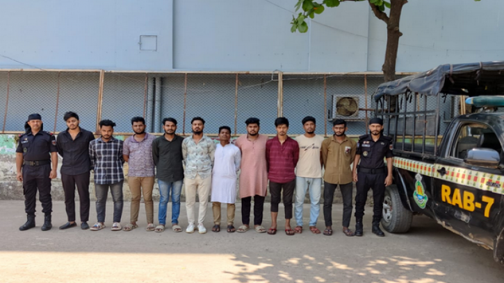সীতাকুন্ডে ডাকাত দলের ১০ সদস্য র‌্যাবের হাতে গ্রেপ্তার