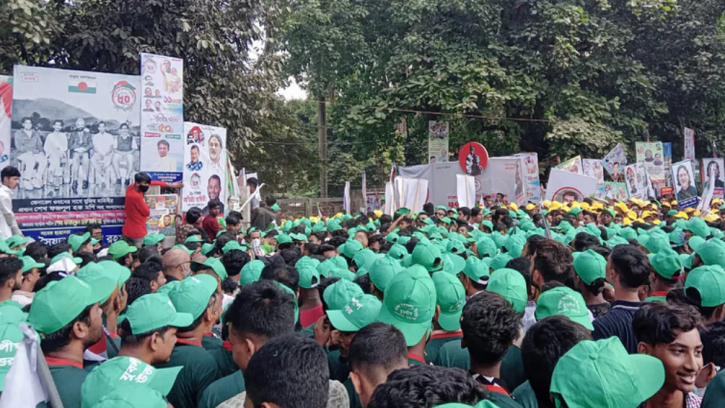 সোহরাওয়ার্দী উদ্যানে যুবলীগের মহাসমাবেশে নেতা-কর্মীদের ঢল