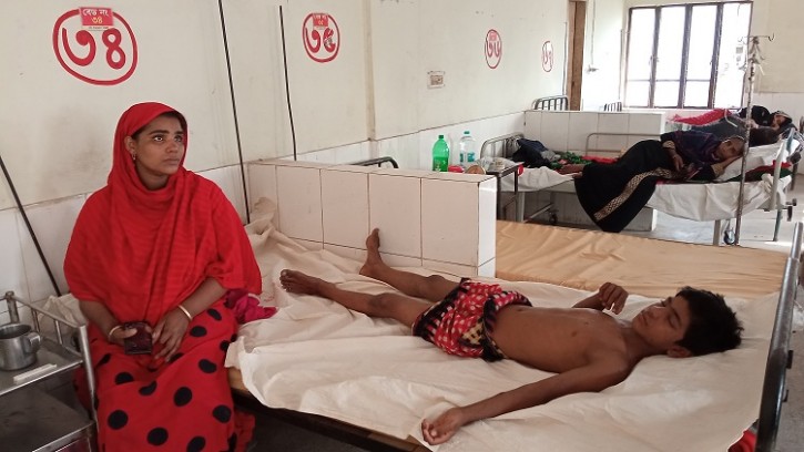 শিবগঞ্জে ককটেল বিস্ফোরণে দুই সহোদর শিশু শিক্ষার্থী  আহত