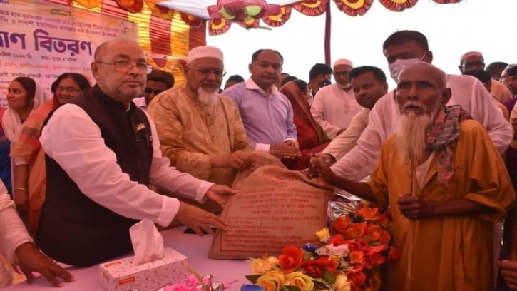 অসহায় মানুষের পাশে আছে শেখ হাসিনার সরকার: ত্রাণ প্রতিমন্ত্রী