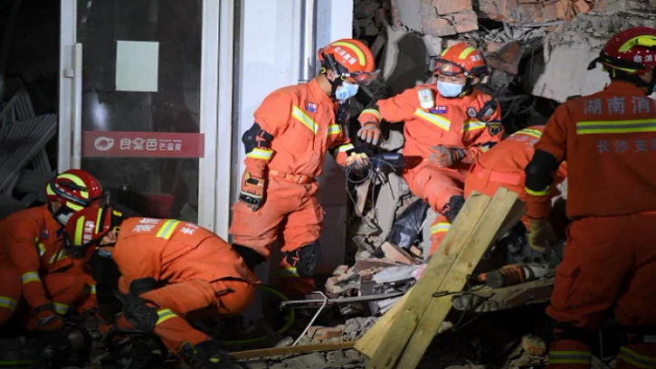 চীনে ভবনধসে নিহত ২