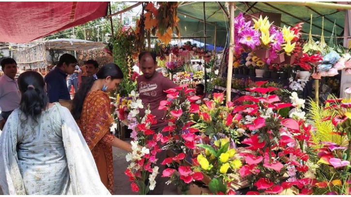  জব্বারের বলীখেলা মেলার শেষদিনে ক্রেতার ভিড়