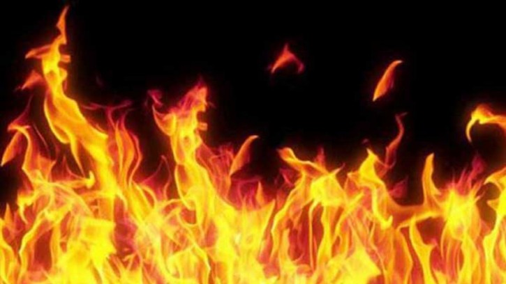 শিবগঞ্জে আগুনে পুড়ল বসতবাড়ি-গোয়াল ঘর