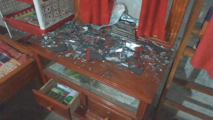 শিবগঞ্জে বসতবাড়িতে হামলা-ভাঙচুরের অভিযোগ