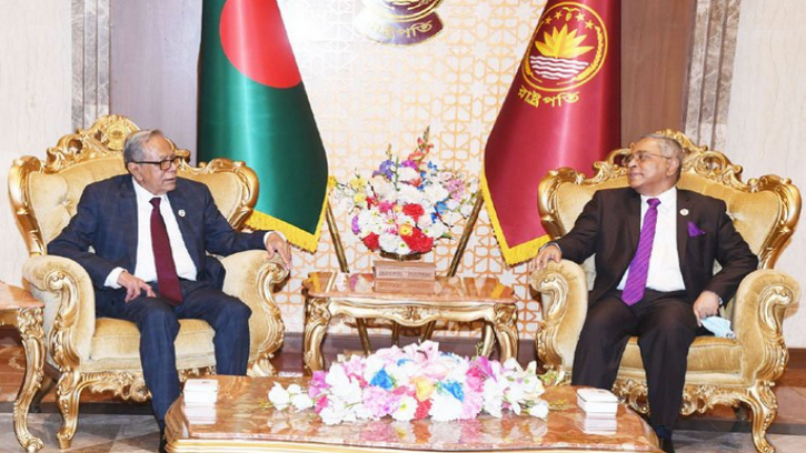  রাষ্ট্রপতির সঙ্গে বিদায়ী প্রধান বিচারপতির সৌজন্য সাক্ষাৎ