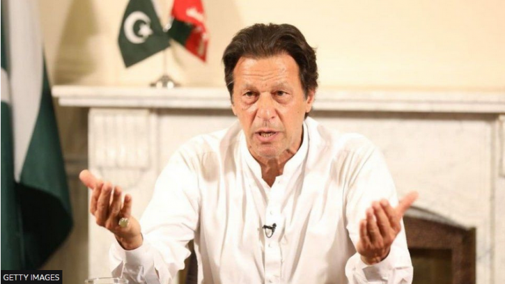 অবশেষে অনাস্থাভোটে ক্ষমতাচ্যুত ইমরান খান