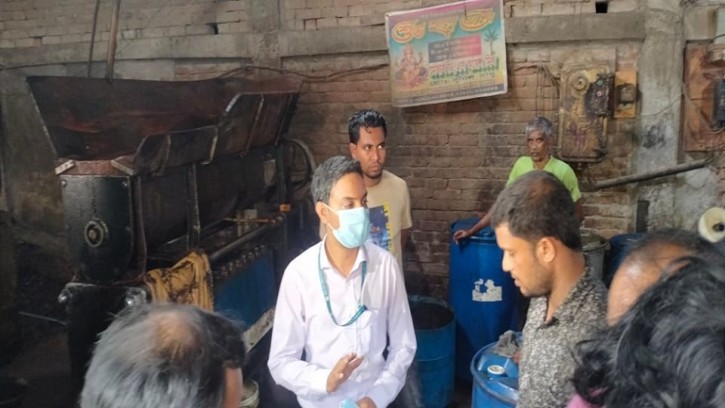 পাইকগাছায় যৌথ অভিযানে ৪ টি তেলকলকে জরিমানা