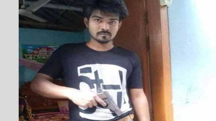 পিস্তল হাতে ছবি ফেসবুকে, সেই ছাত্রলীগ নেতাকে খুঁজছে পুলিশ