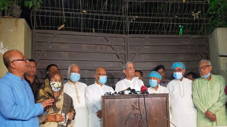 সবার কাছে দোয়া চেয়েছেন খালেদা জিয়া: সাক্ষাৎ শেষে ফখরুল