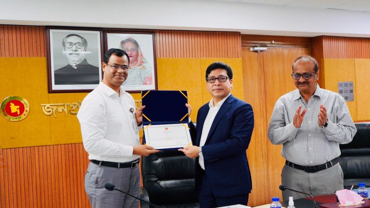 জনপ্রশাসন মন্ত্রনালয়ের শুদ্ধাচার পুরস্কার পেলেন অতিরিক্ত সচিব তোফাজ্জেল হোসেন