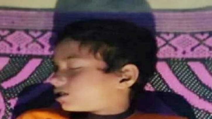 ঘরে এসে মা দেখেন খাটের নিচে ছেলের মরদেহ