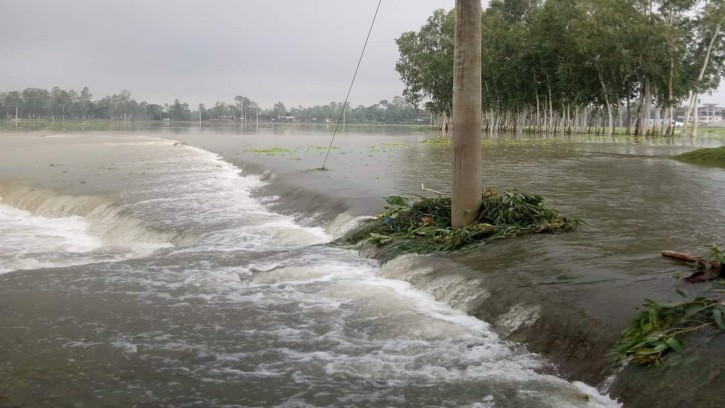 সাঘাটায় বাঁধ ভেঙে ১৫ গ্রাম প্লাবিত, অন্তত ২০ হাজার মানুষ পানিবন্দি