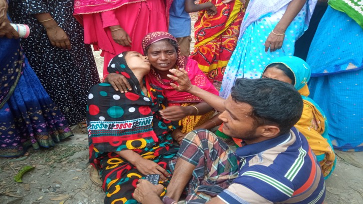 শিবগঞ্জে সড়ক দুর্ঘটনায় পাগল ও শিশু নিহত