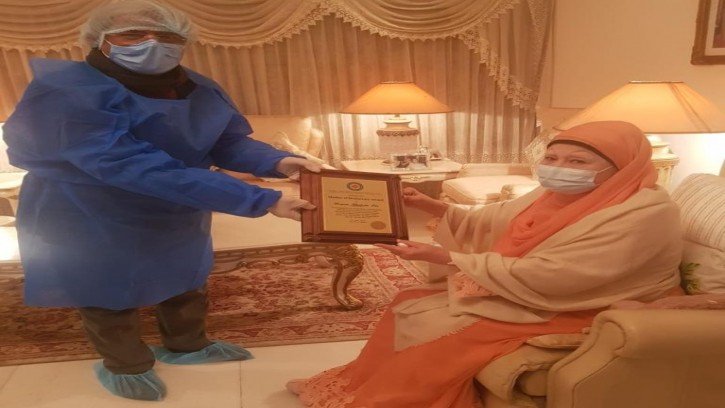 ‘মাদার অব ডেমোক্র্যাসি’ সম্মাননা পেলেন খালেদা